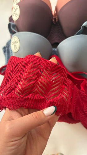 سوتین اسفنجی زنانه کاپ B،بندقابل تنظیم،کش نرم و لطیف